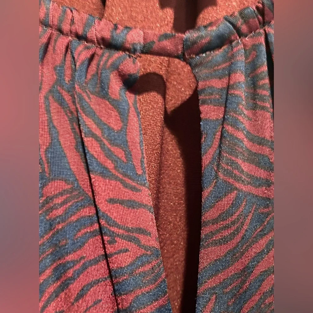 LOFT Maxi Dress – XS – Maroon & Navy Palm Print | Wedding Guest | Boho Chic - Picture 3 of 10